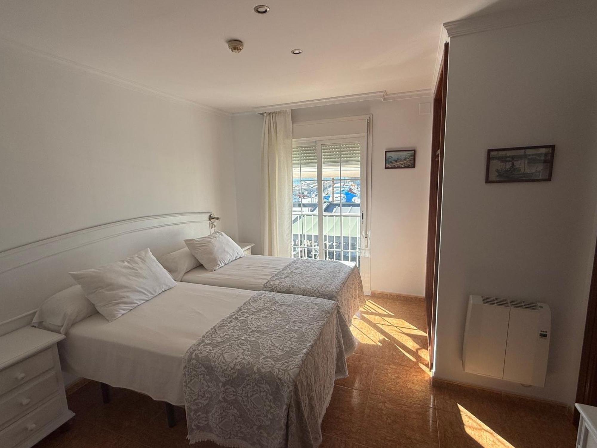 Hostal El Puerto Caleta De Velez Dış mekan fotoğraf