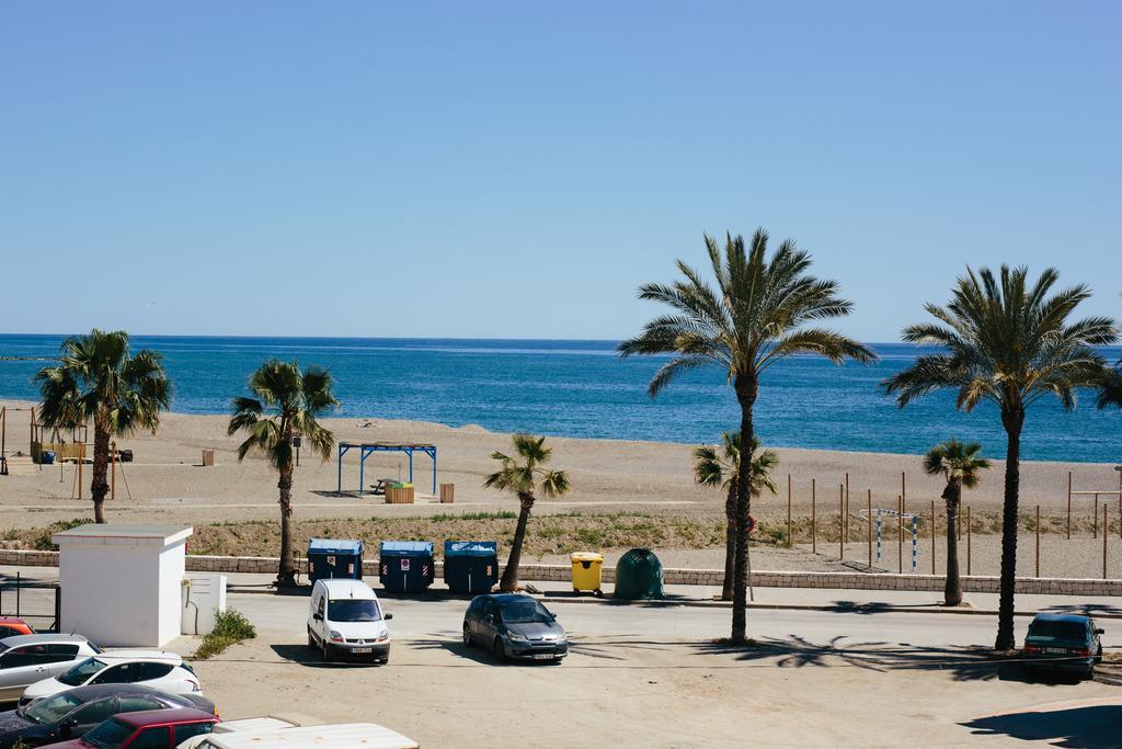 Hostal El Puerto Caleta De Velez Dış mekan fotoğraf