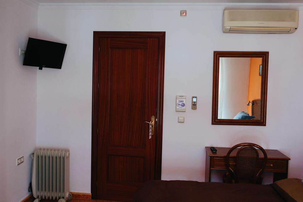 Hostal El Puerto Caleta De Velez Dış mekan fotoğraf