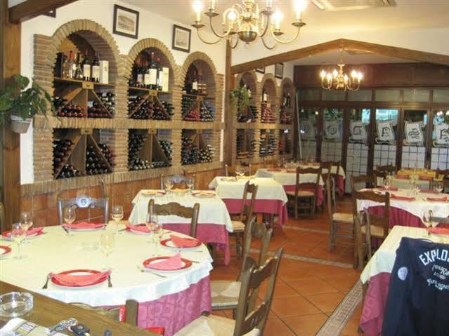 Hostal El Puerto Caleta De Velez Dış mekan fotoğraf