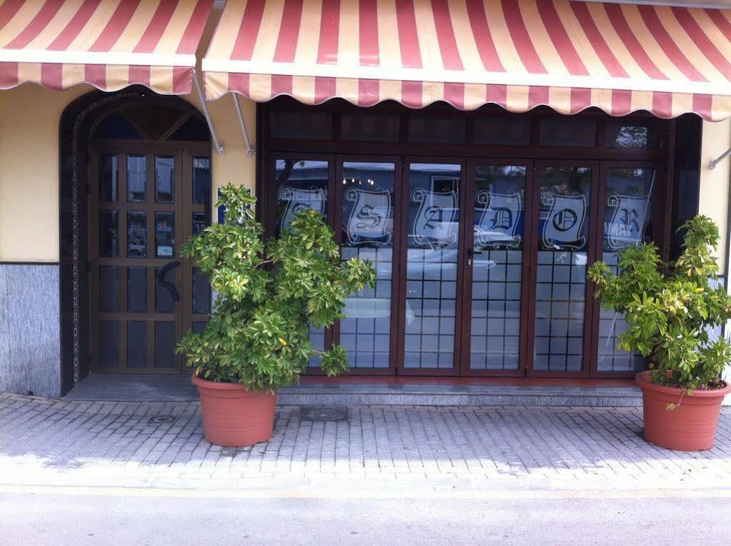 Hostal El Puerto Caleta De Velez Dış mekan fotoğraf