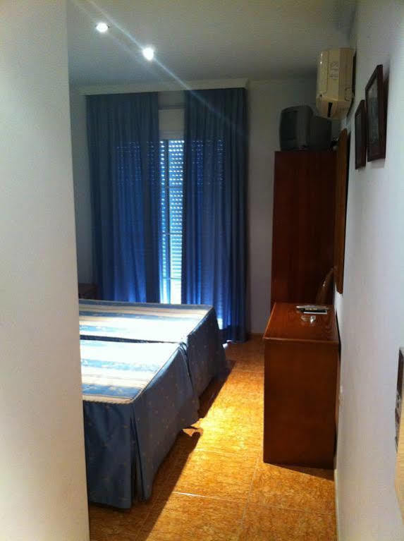 Hostal El Puerto Caleta De Velez Dış mekan fotoğraf